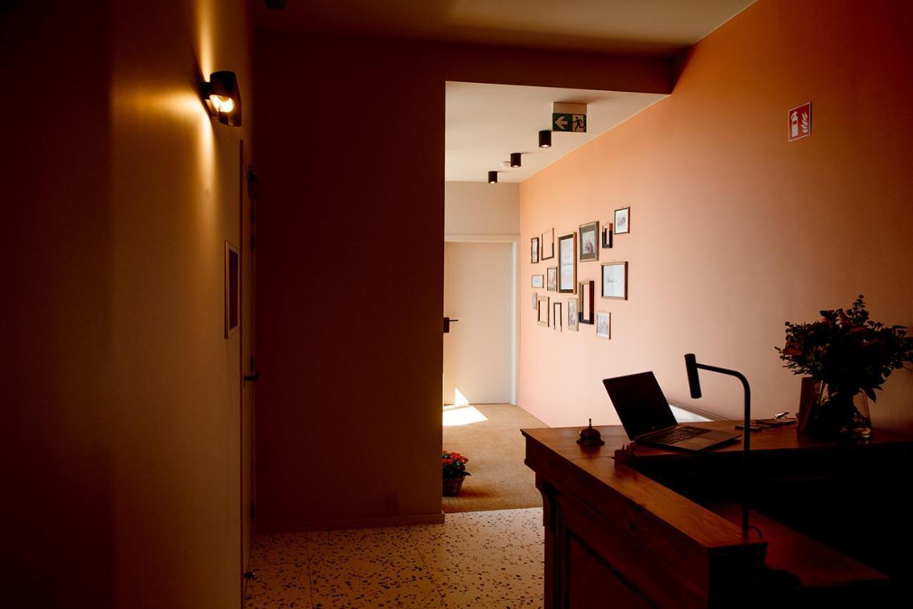 Hotel De La Poste Ellezelles エクステリア 写真